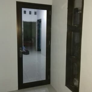 pintu alumunium kaca