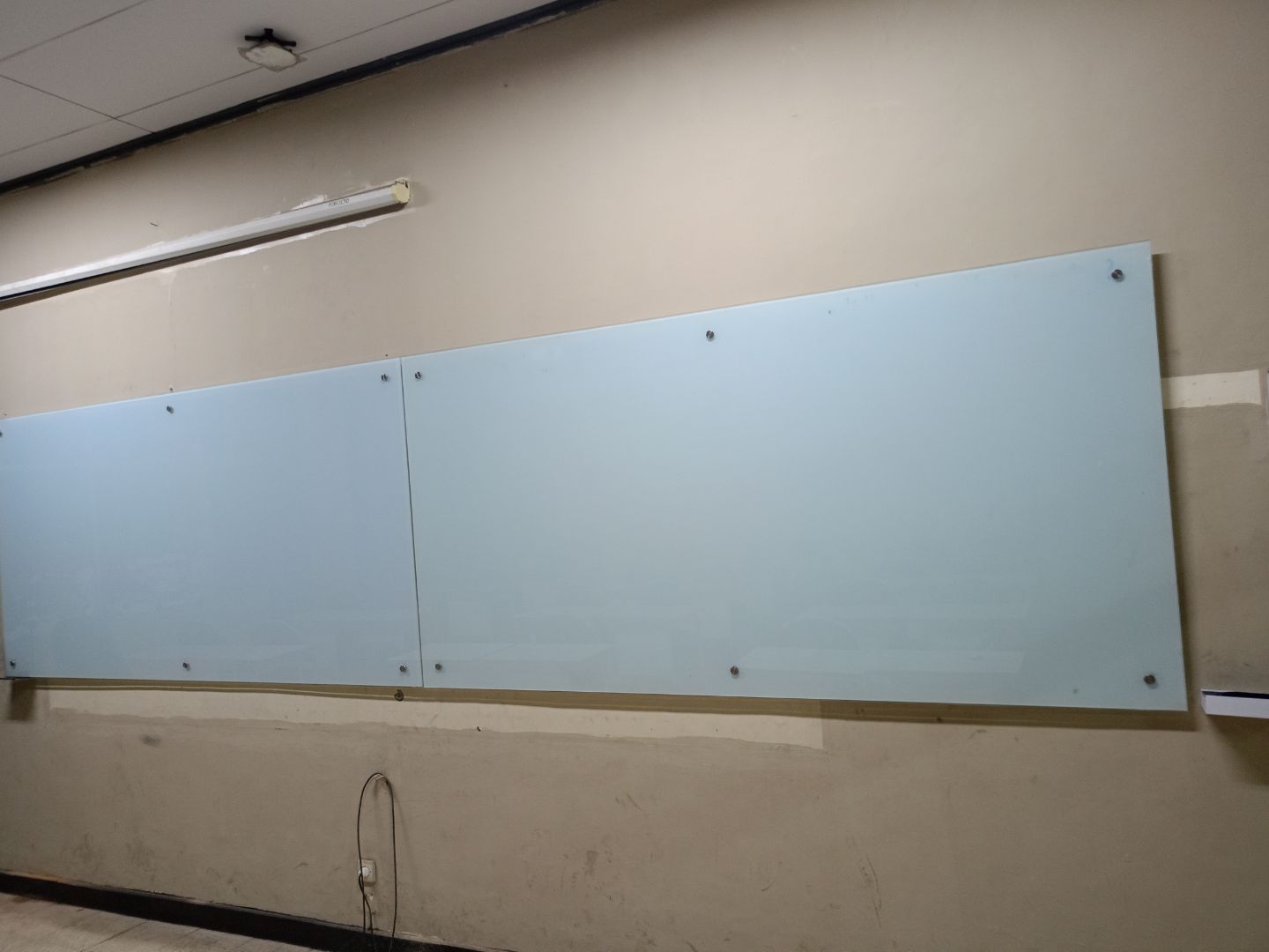 pesan custom glassboard