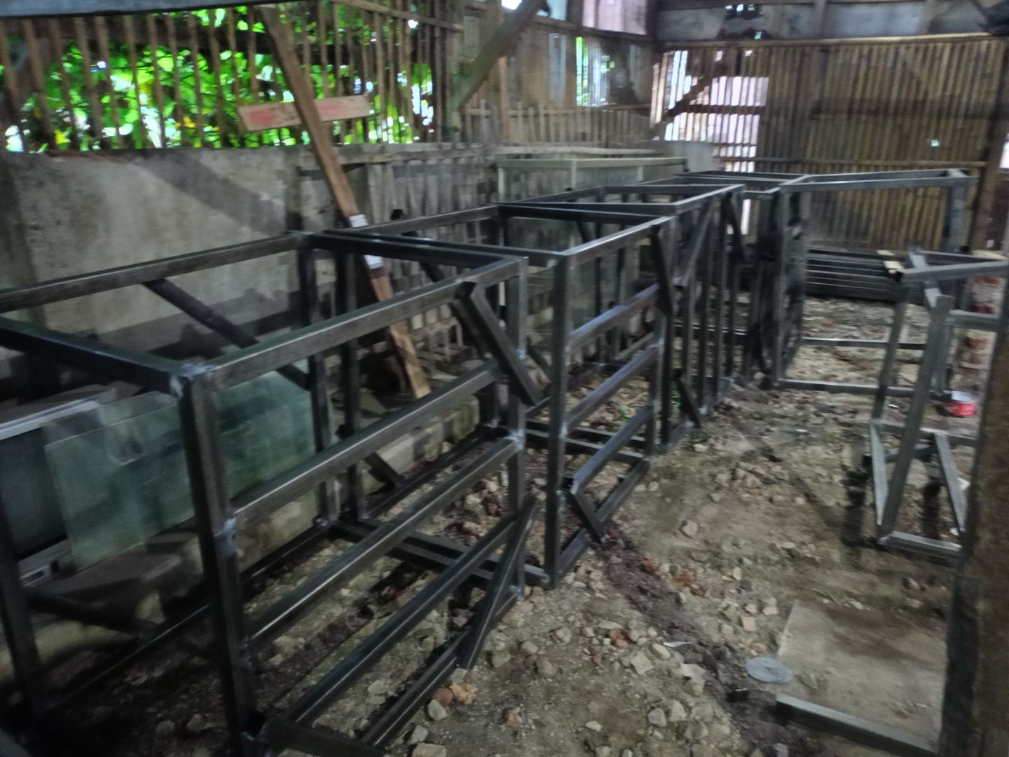 Custom rangka besi industrial berbagai ukuran dan design suka suka