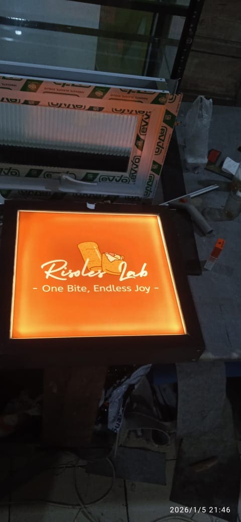 Neon Box Alumunium persegi 2 muka gantung 45x45