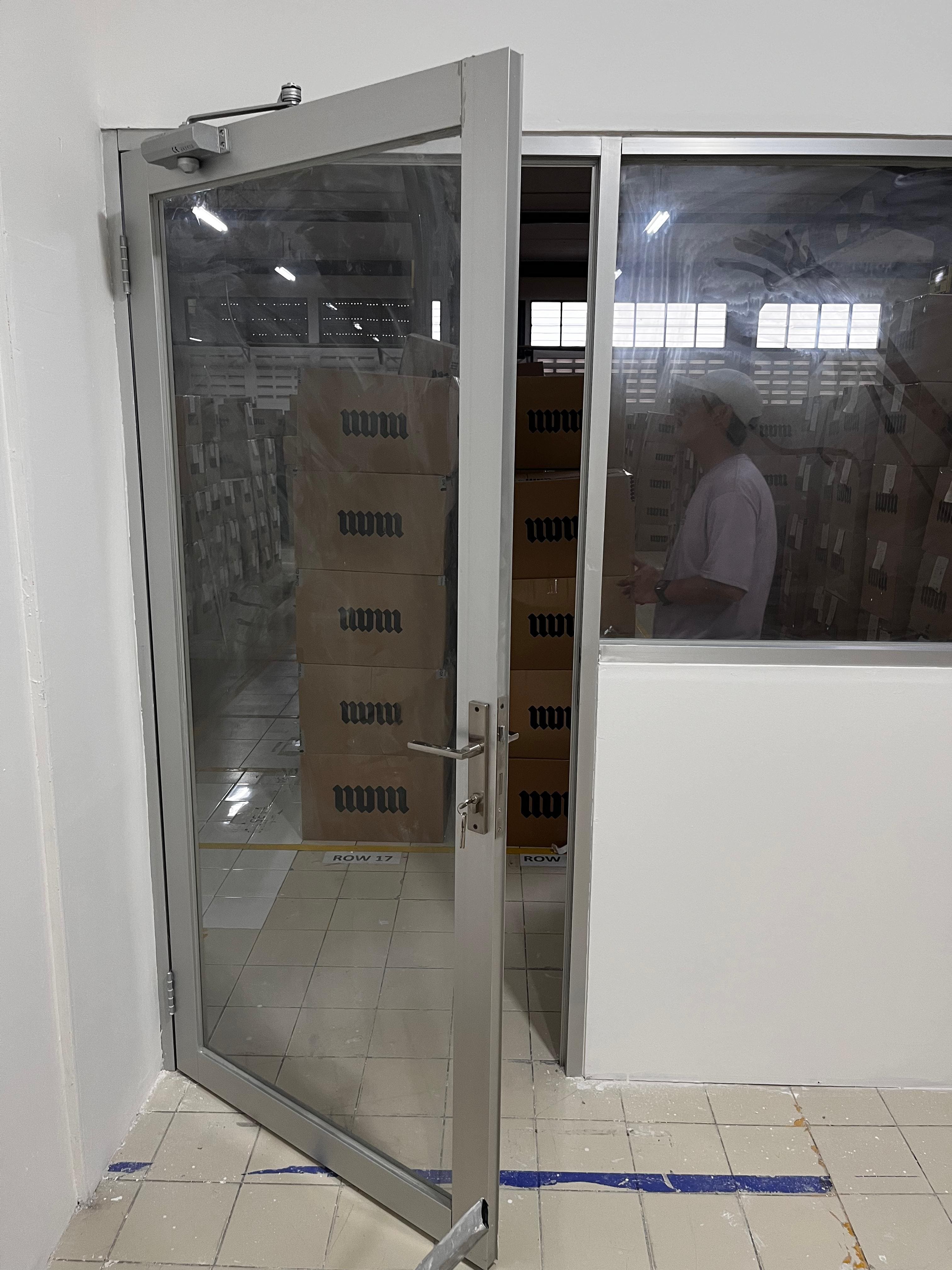 Pintu Kaca Alumunium