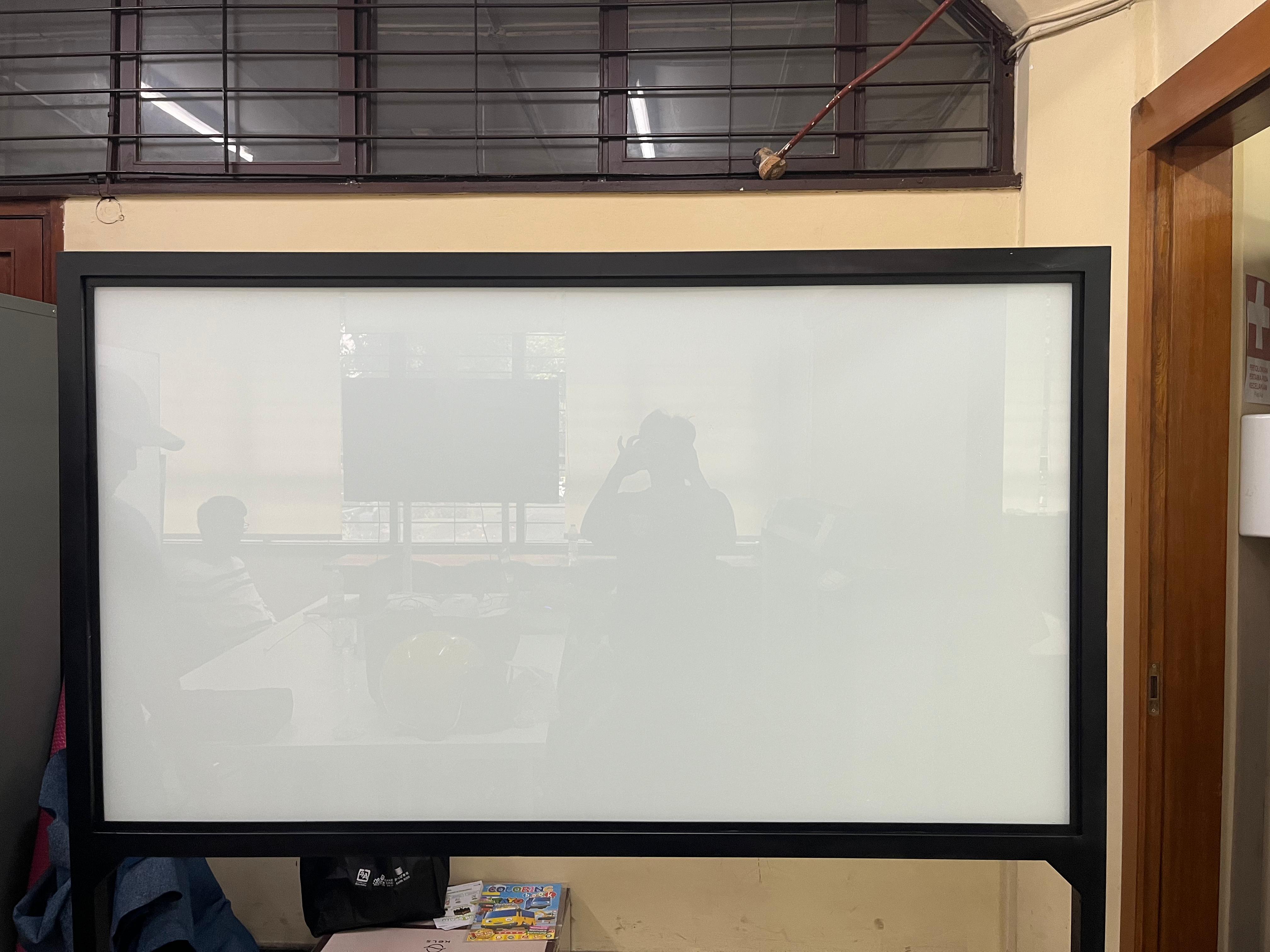 papantulis kaca standing