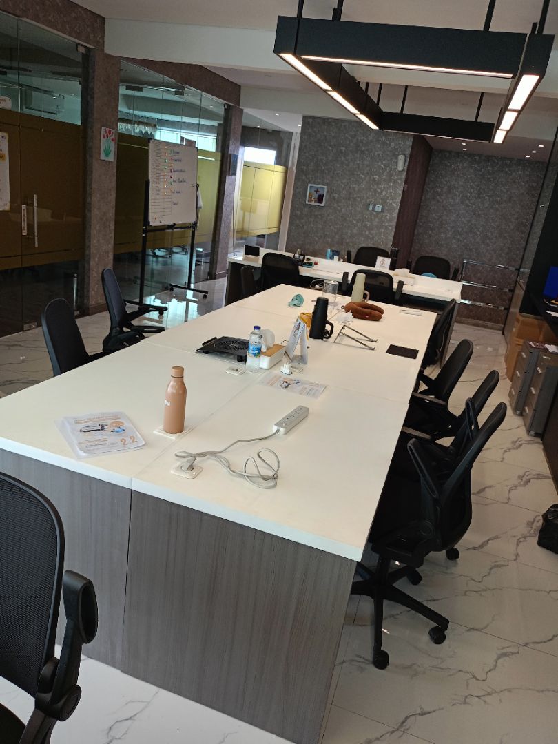 Produksi & Pengadaan Meja Kerja Staf Custom