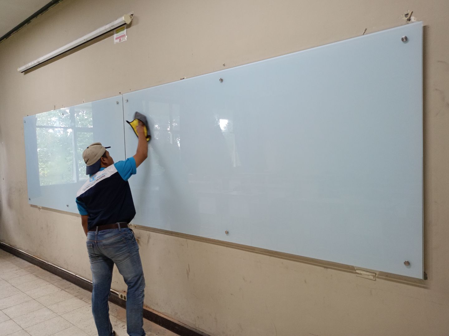 papan tulis kaca bandung