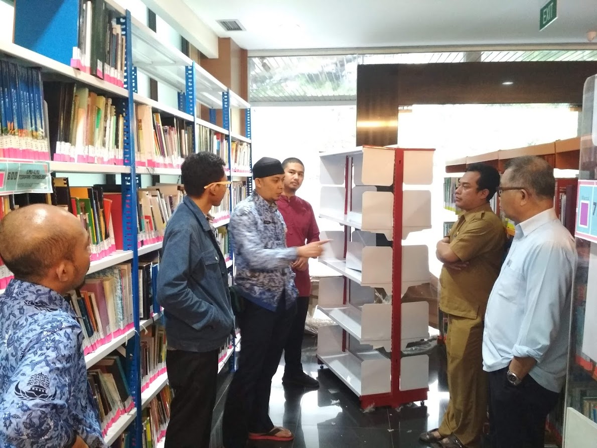 Pengadaan 90 unit rak buku perupustakaan custom